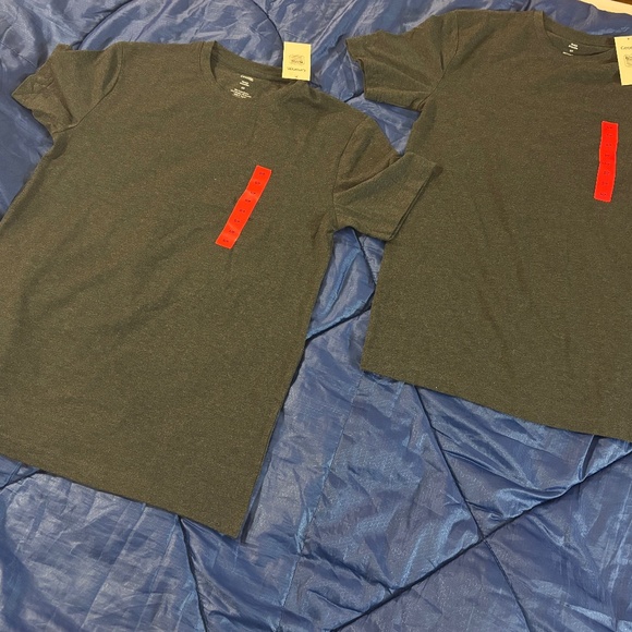 2 brand New T-shirts for 15$ - Picture 1 of 5